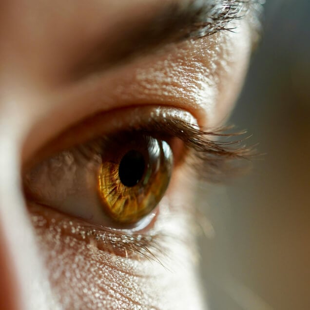 Objímající se pár